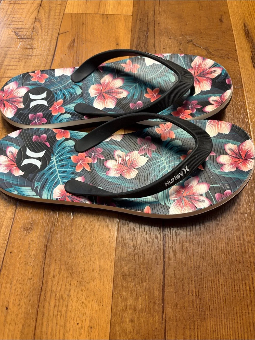 Hurley  Men’s Bundle Of Two-Teal Floral & Pink Palm Flip Flop Set Size 11 EUC